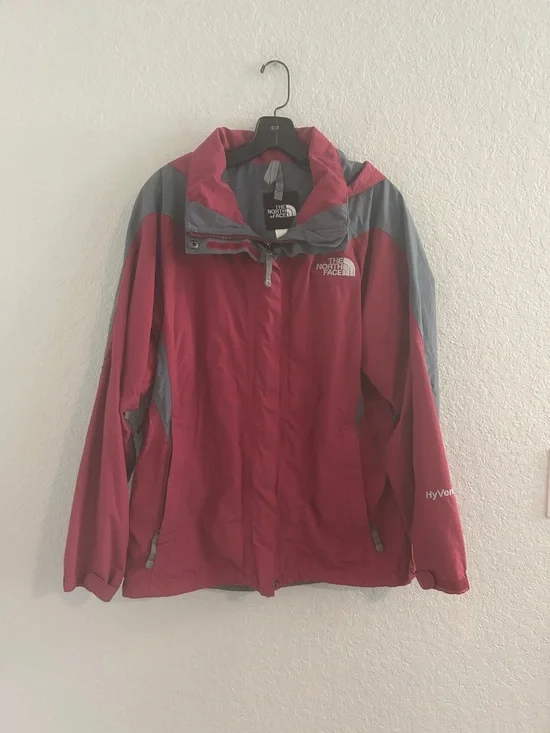 The North Face Women’s Red and Gray Ski/Snow Jacket - Picture 3 of 9